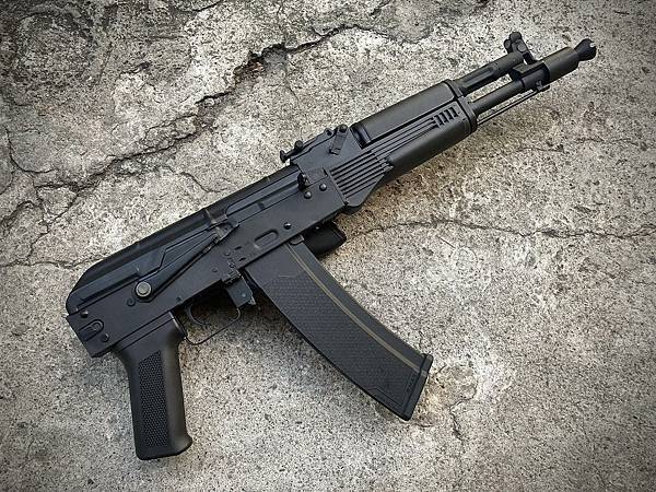 SPECNA ARMS AK105 SA-J73 CORE™電動槍 電槍 AEG 義勇兵台北生存遊戲專賣店 摺疊縮短總長595mm.jpg