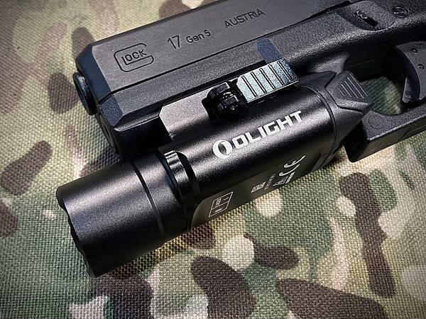 OLIGHT 戰術燈Valkyrie Turbo 強聚光LEP手槍燈 白雷射 槍燈 義勇兵台北生存遊戲專賣店.jpg