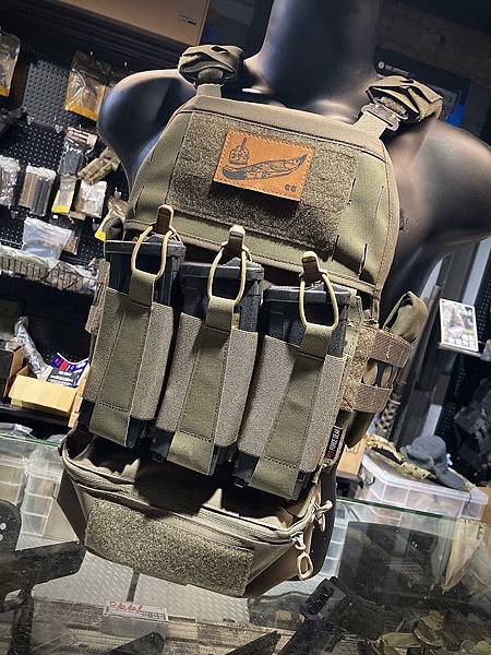 Ferro法老V5 戰術背心 義勇兵 台北生存遊戲專賣店 黑 遊騎兵綠 灰WG 狼棕CB 多地MC 黑多地MCBK.jpg