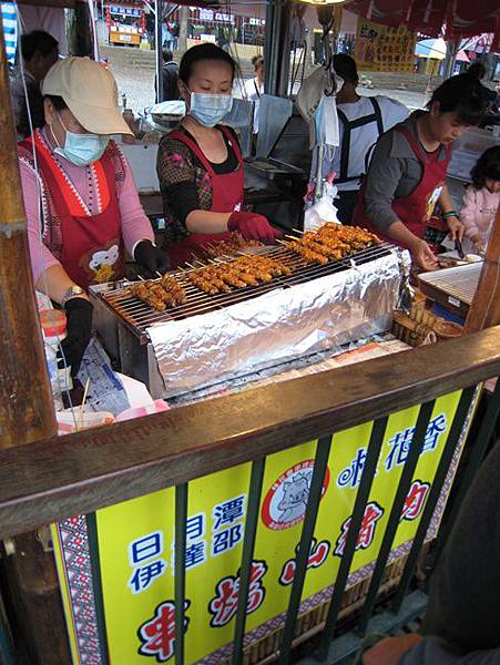 繼續串燒山豬肉