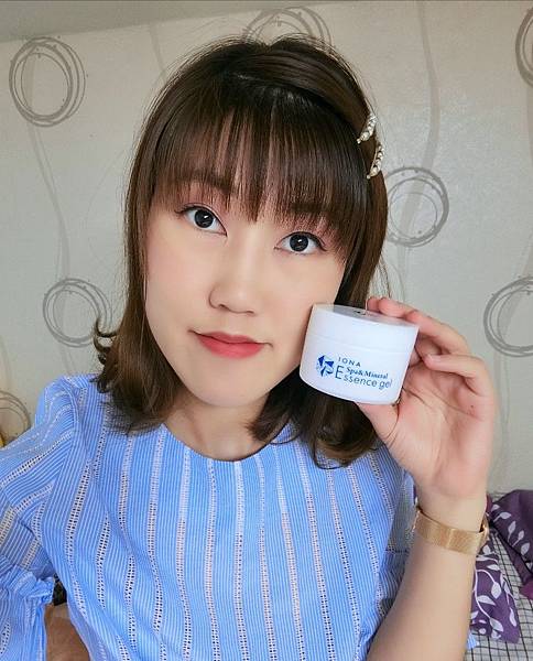 IONA伊歐娜保濕凝露,保養何需瓶瓶罐罐? 這一瓶就能搞定~