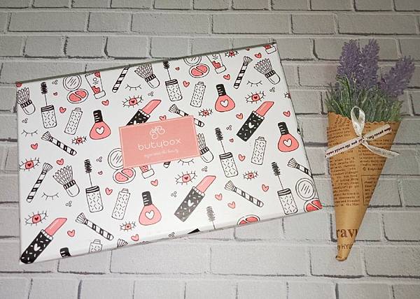 BUTYBOX 11月美妝盒,來開箱充滿驚喜感的禮物囉~