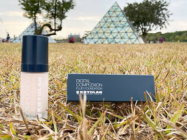 KRYOLAN歌劇魅影超濾鏡粉底液,自拍濾鏡妝就愛它,隨時為肌膚打上濾鏡效果吧~