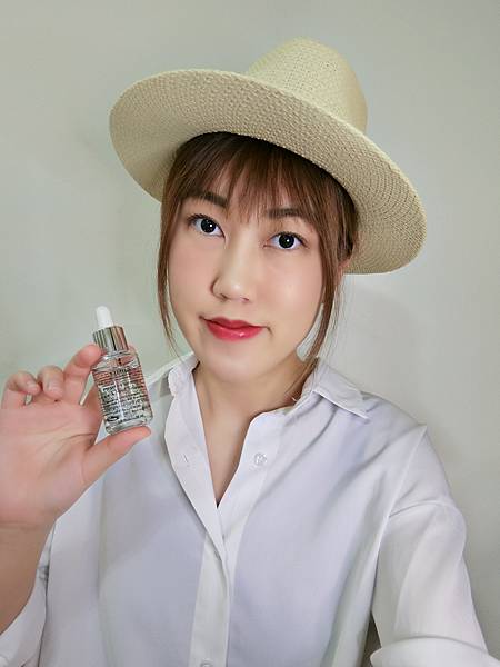 【保養分享】KIEHL'S 契爾氏激光極淨白淡斑精華,零瑕疵的仙女肌就靠它!