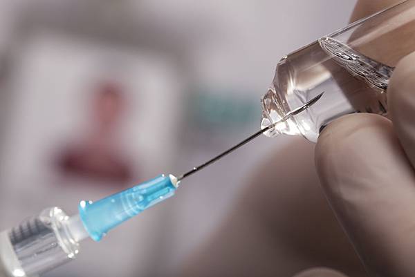 needleandsyringe1.jpg