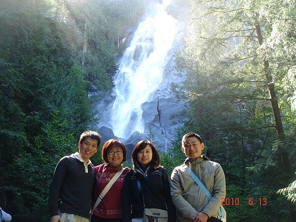 Shannon Falls_台大校友合照.JPG