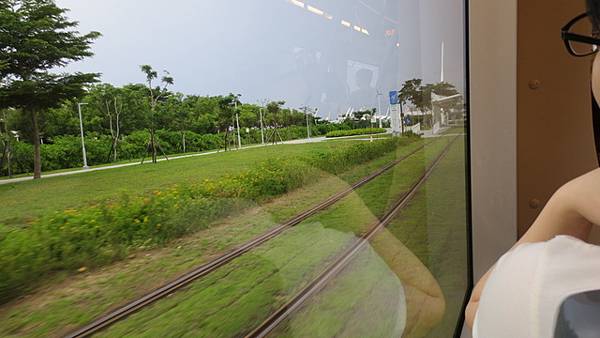 駁二輕軌通車了  (25).jpg