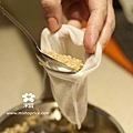 20111220 暖胃補冬(二)-酒香牛肝菌糙米雞湯 (9).jpg