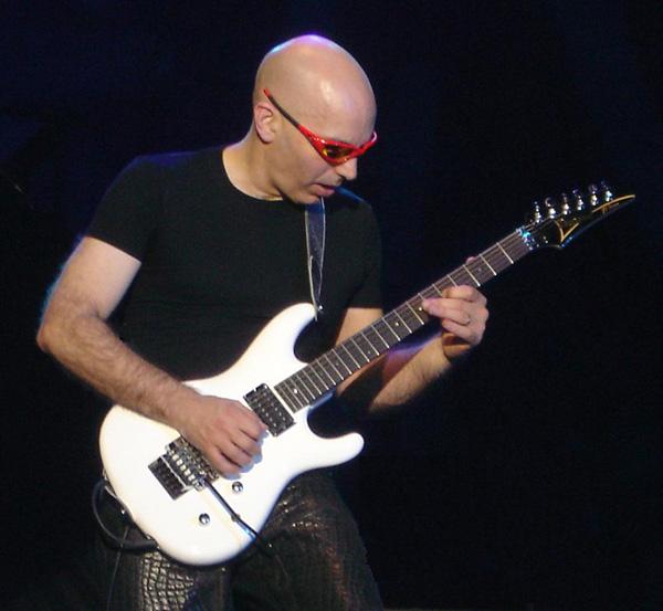 Joe_Satriani_2005.jpg