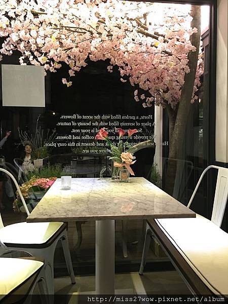 韓國 首爾 弘大 Florte Flower Cafe 被幸福的花包圍享受花草系的咖啡廳歡迎來我家阿花小姐韓國自由行 阿花小姐 痞客邦