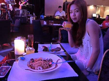 台北東區好吃美食-LOTUS音樂餐廳  知名歌手現場演唱餐廳