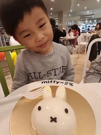 中和環球百貨 Miffy x 2% cafe 米飛兔主題咖啡 親子餐廳 下午茶