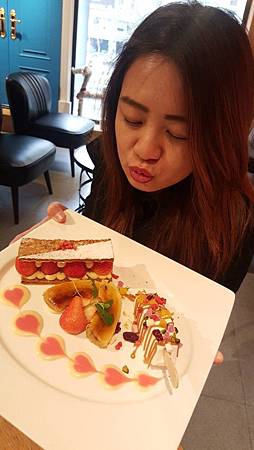 台北東區。忠孝復興站 【查理布朗 C.C. KISS COFFEE & CAKE 好吃下午茶】好吃特製雪糕 甜點午茶控必來