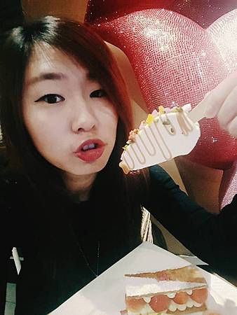 台北東區。忠孝復興站 【查理布朗 C.C. KISS COFFEE & CAKE 好吃下午茶】好吃特製雪糕 甜點午茶控必來