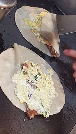 板橋比好吃還好吃的早餐店推薦!麥哥看漢堡店-黑胡椒鐵板麵無敵招牌超好吃!!