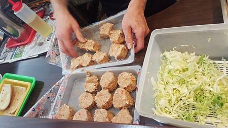 板橋比好吃還好吃的早餐店推薦!麥哥看漢堡店-黑胡椒鐵板麵無敵招牌超好吃!!