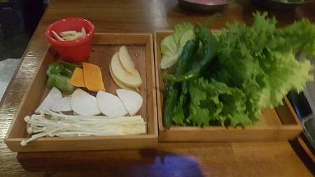 推薦台北東區好吃燒肉。滋滋咕嚕 쩝쩝꿀꺽 韓式烤肉專門店 納豆開的店韓式烤肉餐廳