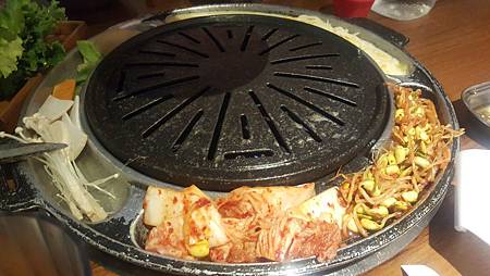 推薦台北東區好吃燒肉。滋滋咕嚕 쩝쩝꿀꺽 韓式烤肉專門店 納豆開的店韓式烤肉餐廳