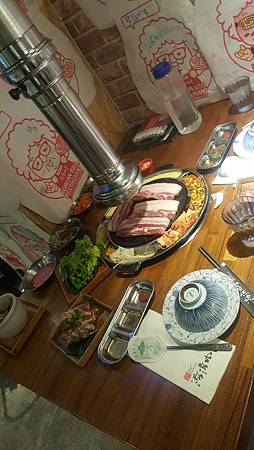 推薦台北東區好吃燒肉。滋滋咕嚕 쩝쩝꿀꺽 韓式烤肉專門店 納豆開的店韓式烤肉餐廳