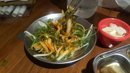 推薦台北東區好吃燒肉。滋滋咕嚕 쩝쩝꿀꺽 韓式烤肉專門店 納豆開的店韓式烤肉餐廳