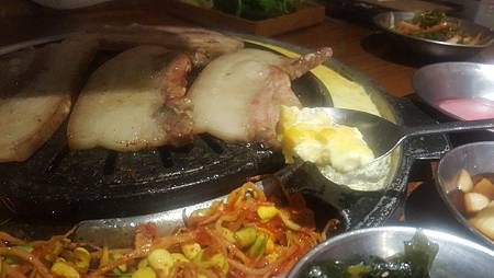 推薦台北東區好吃燒肉。滋滋咕嚕 쩝쩝꿀꺽 韓式烤肉專門店 納豆開的店韓式烤肉餐廳