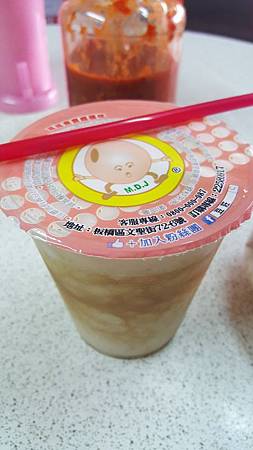 新北市板橋江子翠。豆莊豆漿早餐店 人氣排隊早餐香酥雙蛋蛋餅美味 傳統飯糰人間美食