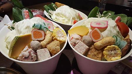 台北松山區。松山駛日式涮涮鍋 推薦松山火車站附近美食好吃日式涮涮鍋海鮮很新鮮 台北松山區。松山駛日式涮涮鍋 推薦松山火車站附近美食好吃日式涮涮鍋海鮮很新鮮