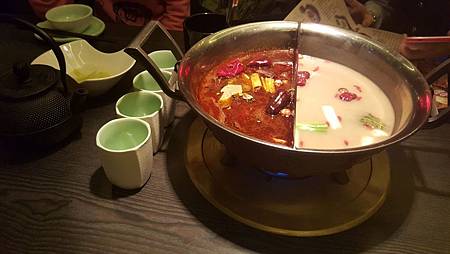 推薦板橋好吃麻辣火鍋【這一鍋皇室秘藏鍋物鴛鴦麻辣火鍋】這一鍋好吃嗎這一鍋鴨血好好吃 推薦板橋好吃麻辣火鍋【這一鍋皇室秘藏鍋物鴛鴦麻辣火鍋】這一鍋好吃嗎這一鍋鴨血好好吃