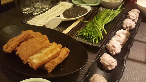 推薦板橋好吃麻辣火鍋【這一鍋皇室秘藏鍋物鴛鴦麻辣火鍋】這一鍋好吃嗎這一鍋鴨血好好吃