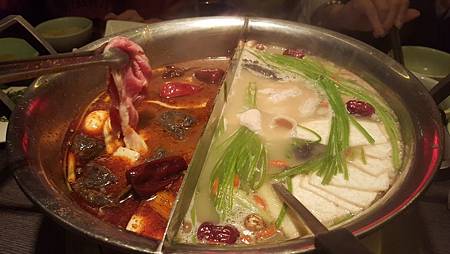 推薦板橋好吃麻辣火鍋【這一鍋皇室秘藏鍋物鴛鴦麻辣火鍋】這一鍋好吃嗎這一鍋鴨血好好吃 推薦板橋好吃麻辣火鍋【這一鍋皇室秘藏鍋物鴛鴦麻辣火鍋】這一鍋好吃嗎這一鍋鴨血好好吃