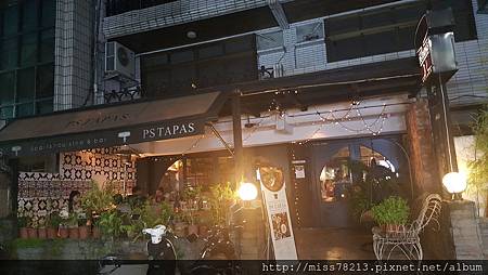 台北東區．PS Tapas 西班牙餐酒館｜好吃的西班牙海鮮燉飯調酒也調得好好喝我都醉拉｜推薦台北東區好吃好喝的酒吧餐廳