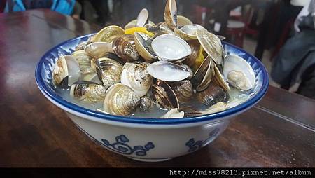 內壢超大份量蛤蜊海鮮麵。好滋味海鮮麵館 極度誇張海鮮湯，號稱蛤蜊界的101 CP值超高 據說八十顆蛤蜊海鮮拉麵  好滋味麵館  好滋味麵館