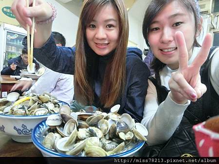 內壢超大份量蛤蜊海鮮麵。好滋味海鮮麵館 極度誇張海鮮湯，號稱蛤蜊界的101 CP值超高 據說八十顆蛤蜊海鮮拉麵  好滋味麵館  好滋味麵館