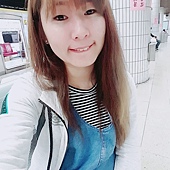 康 和 期 貨 營 業 員 李貞儀 康 和 期 貨 營 業 員 李貞儀