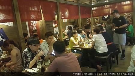 老八風居酒屋新埔店新北板橋新埔推薦好吃串燒 老八風居酒屋三店 干貝雞翅無敵好吃 帥哥主廚還有超正老闆娘 很棒的戶外野串燒區