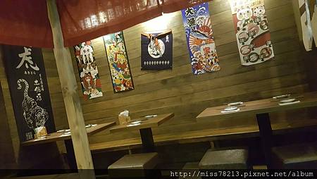 老八風居酒屋新埔店新北板橋新埔推薦好吃串燒 老八風居酒屋三店 干貝雞翅無敵好吃 帥哥主廚還有超正老闆娘 很棒的戶外野串燒區