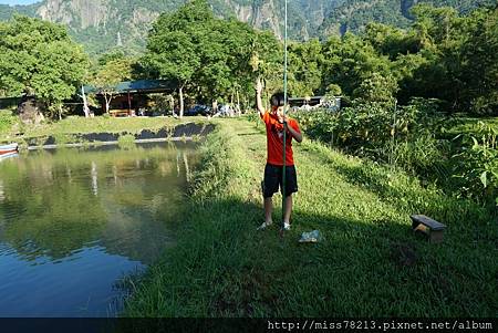 推薦台東露營的地方綺麗歌詩露營園區金剛山下消暑露營體驗射箭、釣魚、划船、玩溪水