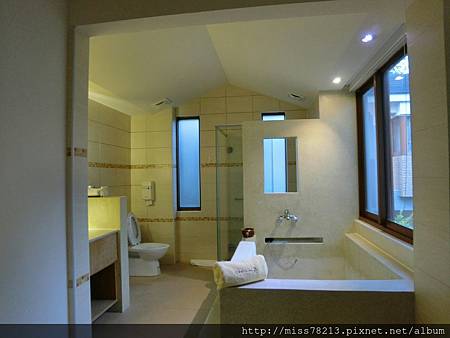 新竹輕旅行推薦必去八景點~IG人氣打卡 新竹一日遊二日遊行程規劃 豆腐岩飛龍肉圓新竹市眷村博物館不來會後悔!!!