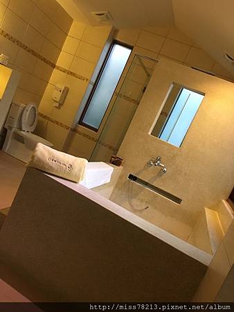 新竹輕旅行推薦必去八景點~IG人氣打卡 新竹一日遊二日遊行程規劃 入住新竹六星集Villa豆腐岩飛龍肉圓新竹市眷村博物館不來會後悔!!!