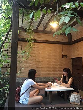 新竹輕旅行推薦必去八景點~IG人氣打卡 新竹一日遊二日遊行程規劃 入住新竹六星集Villa豆腐岩飛龍肉圓新竹市眷村博物館不來會後悔!!!