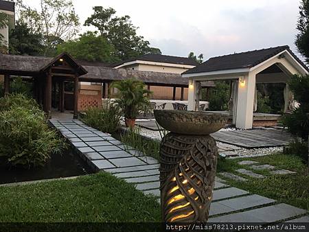 新竹輕旅行推薦必去八景點~IG人氣打卡 新竹一日遊二日遊行程規劃 入住新竹六星集Villa豆腐岩飛龍肉圓新竹市眷村博物館不來會後悔!!!