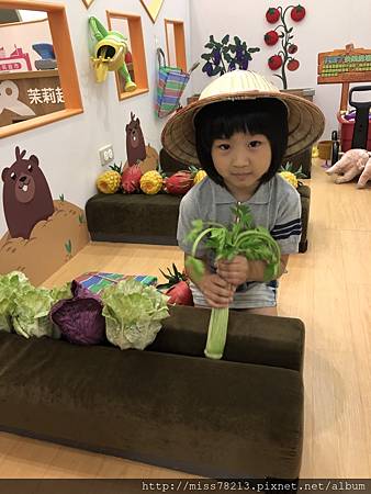 奧斯丁夢想樂園-推薦台北市親子遊樂地點 兒童遊樂天地 台北親子樂園 搭乘機甲戰士 奧斯丁小火車 媽媽爸爸有咖啡休息區免費wifi充電站