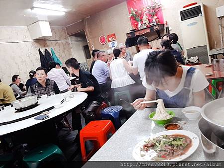 板橋阿發羊肉爐在地人美食首選-阿發羊肉爐全羊肉料理帶骨羊肉冬令進補火鍋巷弄美食阿發羊肉爐帶骨羊肉嫩到不行