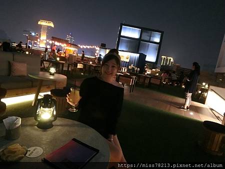 高雄高空酒吧SkyBar俯瞰85大樓夜景微醺很棒 英迪格酒店住宿初體驗推薦