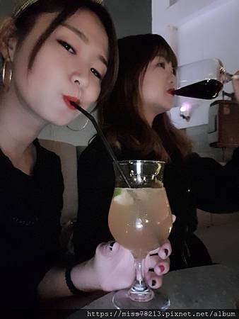 高雄高空酒吧SkyBar俯瞰85大樓夜景微醺很棒 英迪格酒店住宿初體驗推薦