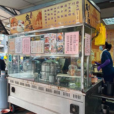 台北萬華美食小吃【一甲子餐飲-祖師廟焢肉飯刈包】老滷汁必點招牌焢肉飯豬血豬腸湯超好喝~萬華排隊小吃