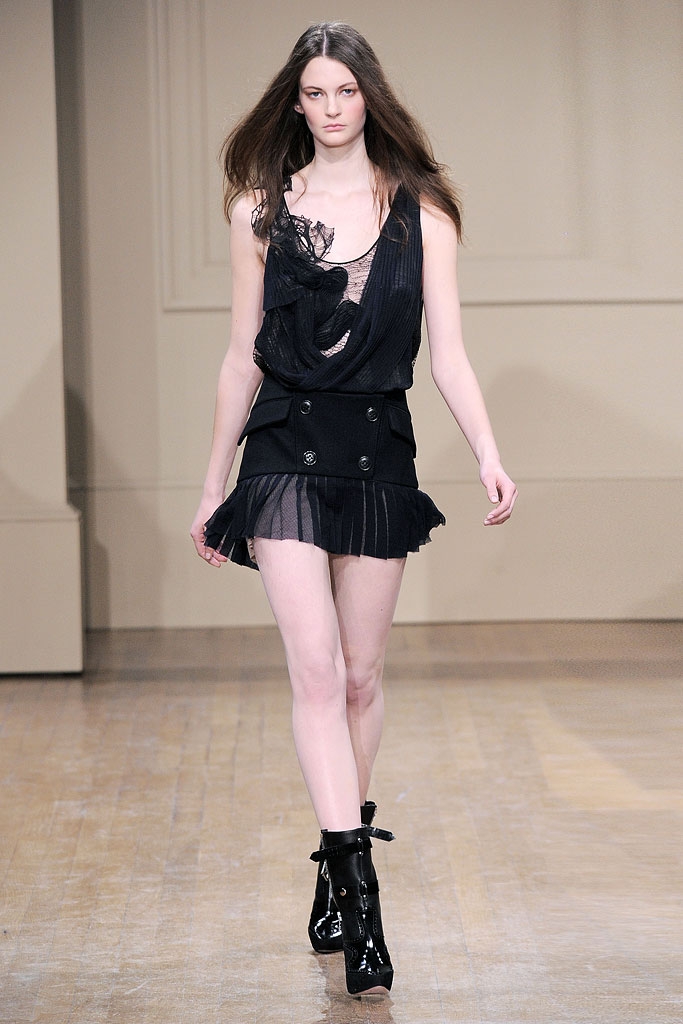 JulienMacdonaldFall2010R2.jpg JulienMacdonaldFall2010R2.jpg