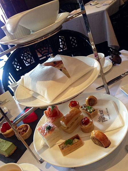 The Parlour 的三層HIGH TEA