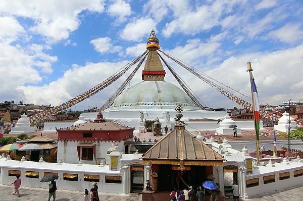 加德滿都三大知名寺廟:斯瓦揚布納特寺、博達拿佛塔、燒屍廟 加德滿都三大知名寺廟:斯瓦揚布納特寺、博達拿佛塔、燒屍廟
