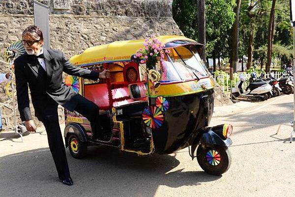 71-year-old-amitabh-bachchan-looks-dashing-tuxedo-shades-he-readies-auto-rickshaw-ride.jpg